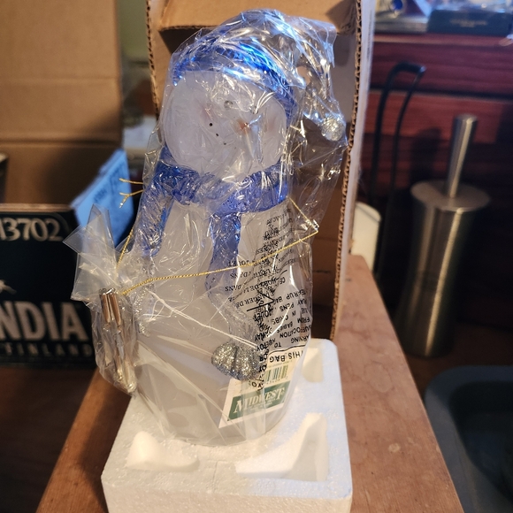 Frosty the Snowman Figurine Christmas 9" Midwest of Cannon Falls Acrylic New - Picture 2 of 7